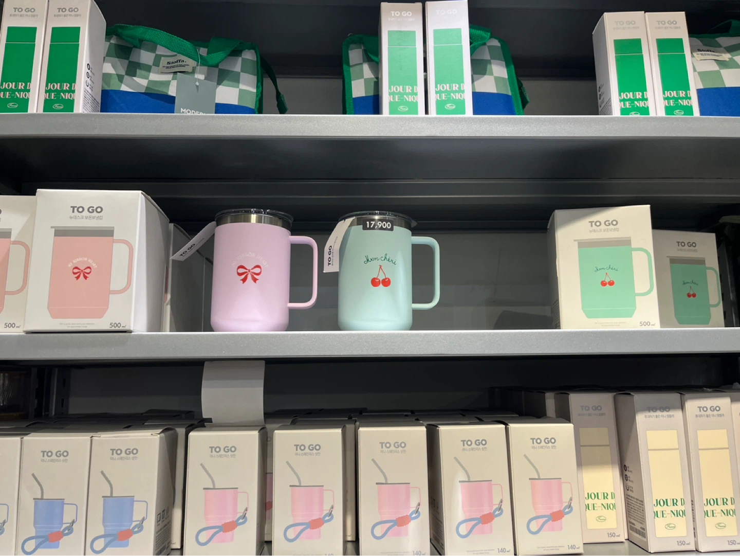 그릇,소품 구경했어요!