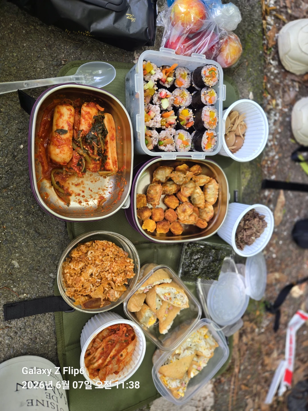 도시락 먹는맛 으로...