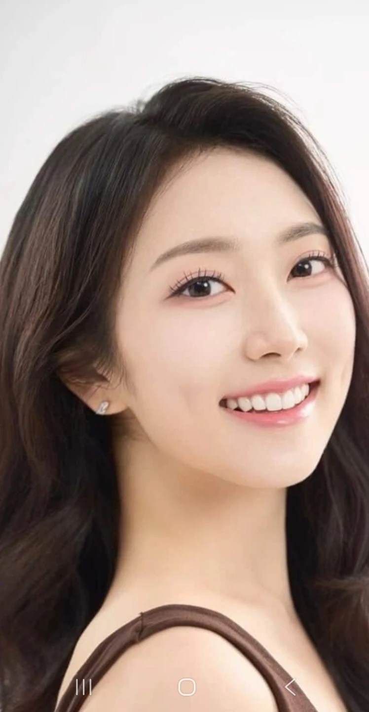 이 분의 미소는 저를 환하게 해주네요