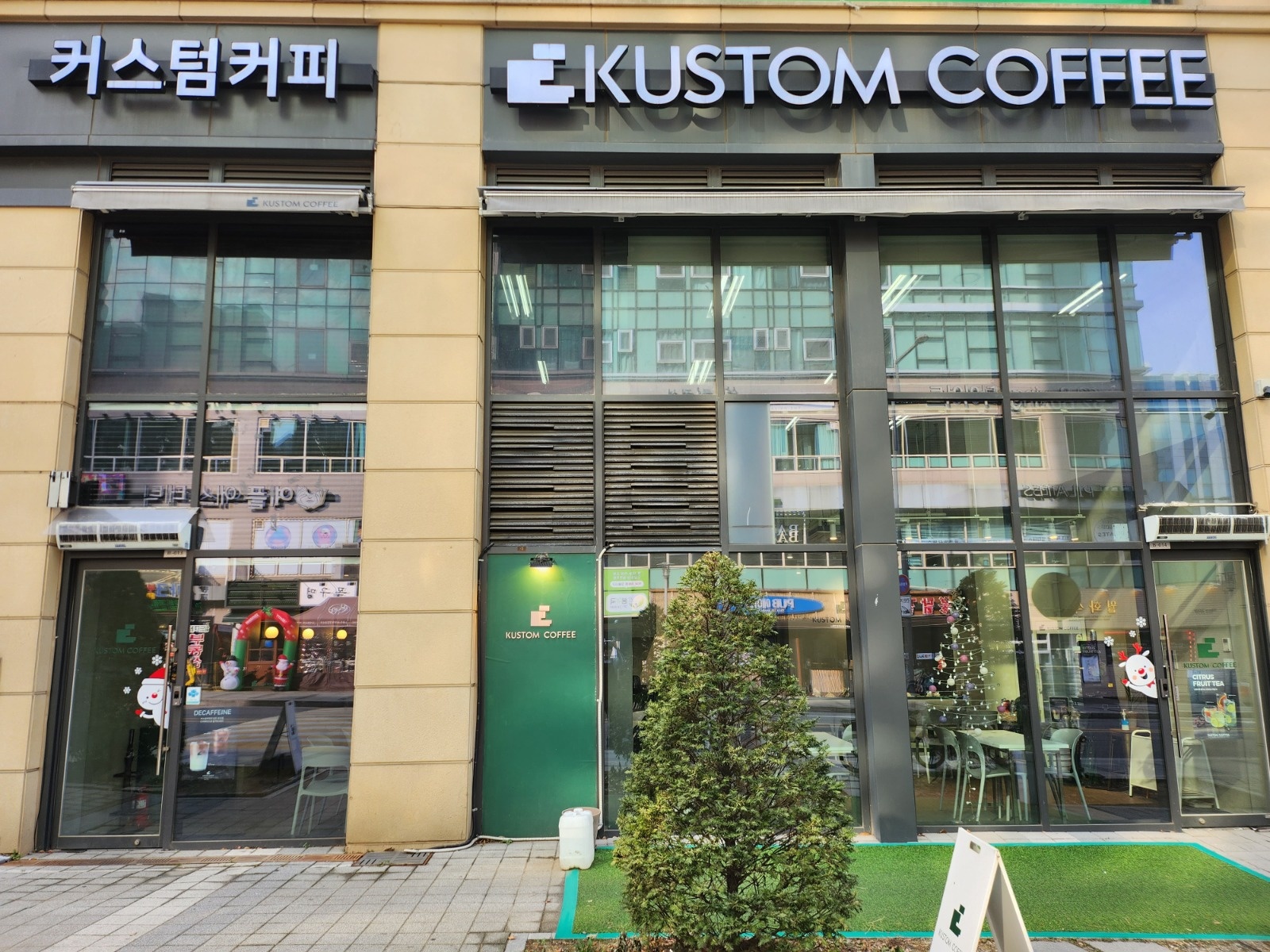 커스텀커피 광교점 미들(12시~15시) 직원 구합니다 공고 썸네일