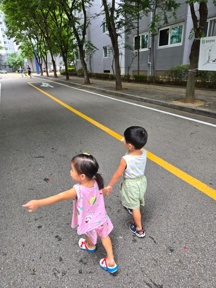 쌍둥이 시터 구합니다 공고 썸네일