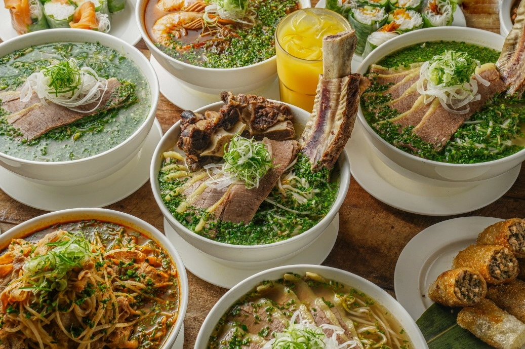 율하동 쌀국수전문점 홀서빙
