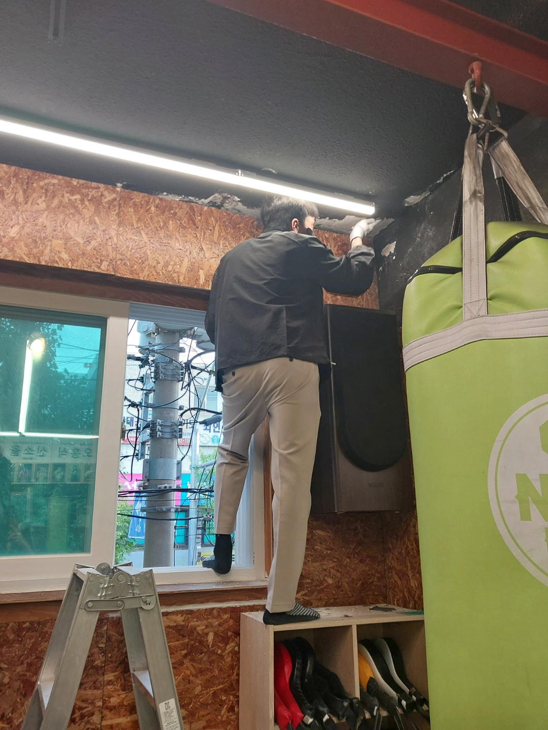 페인트 보조 도와주실분