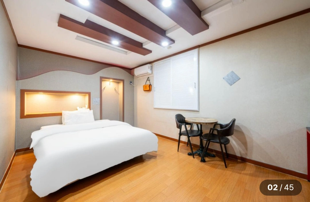 hotels room cleaning staff 모텔