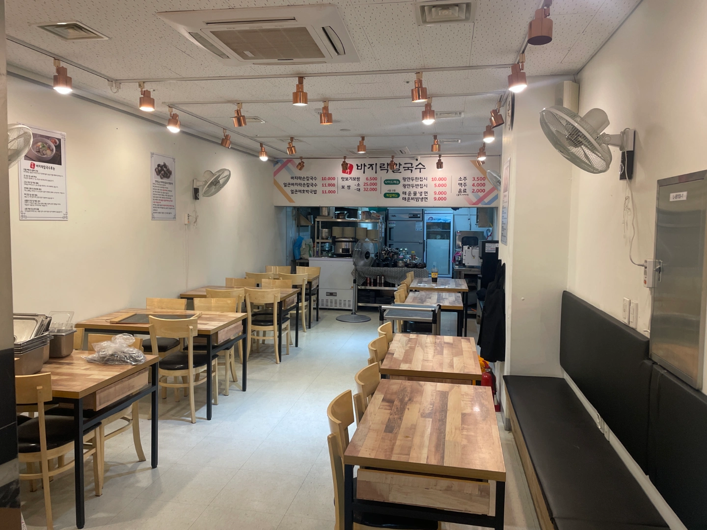 장가바지락칼국수 일요일홀서빙
