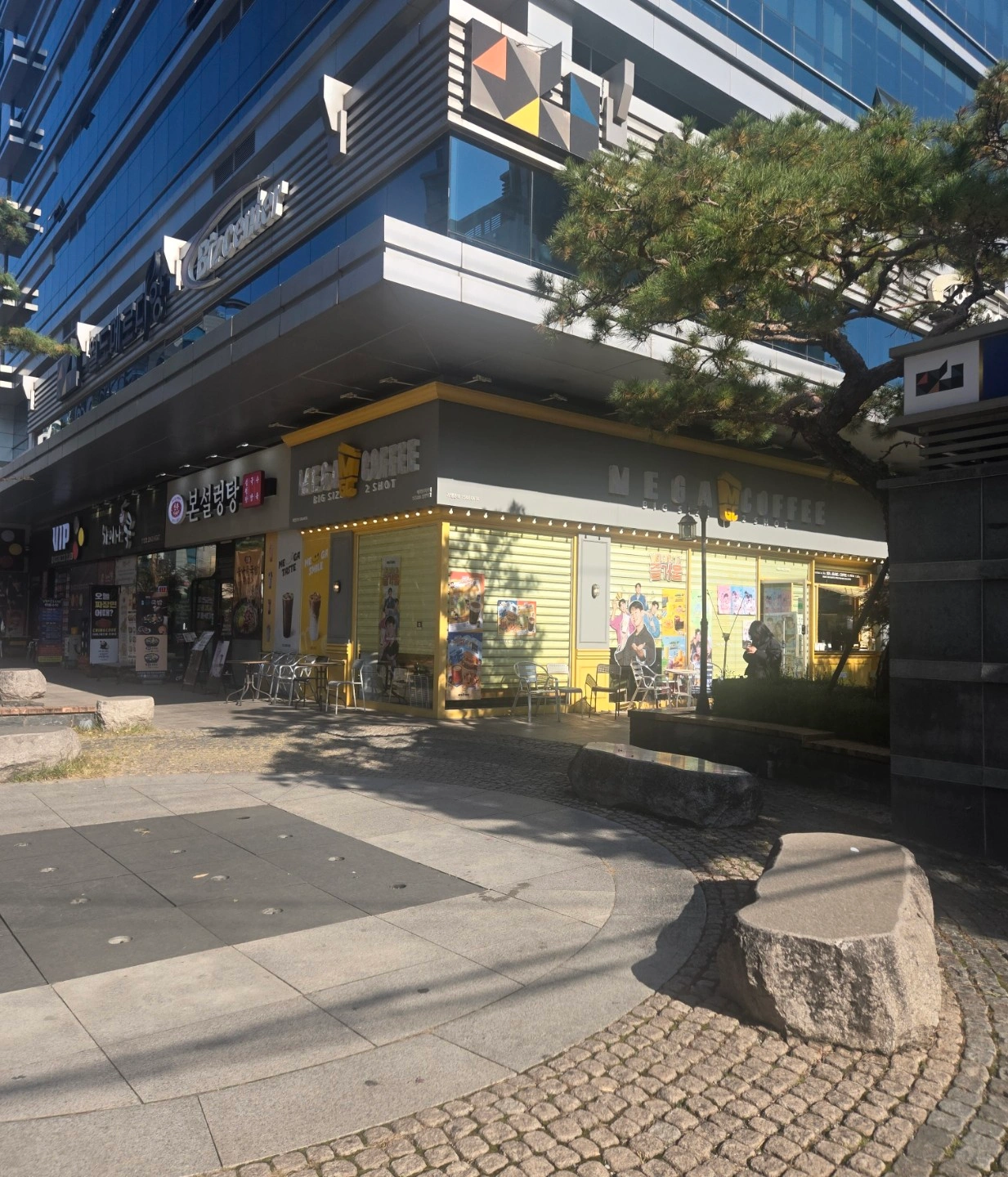 카페 평일 점심 주말마감 시간대 구해요