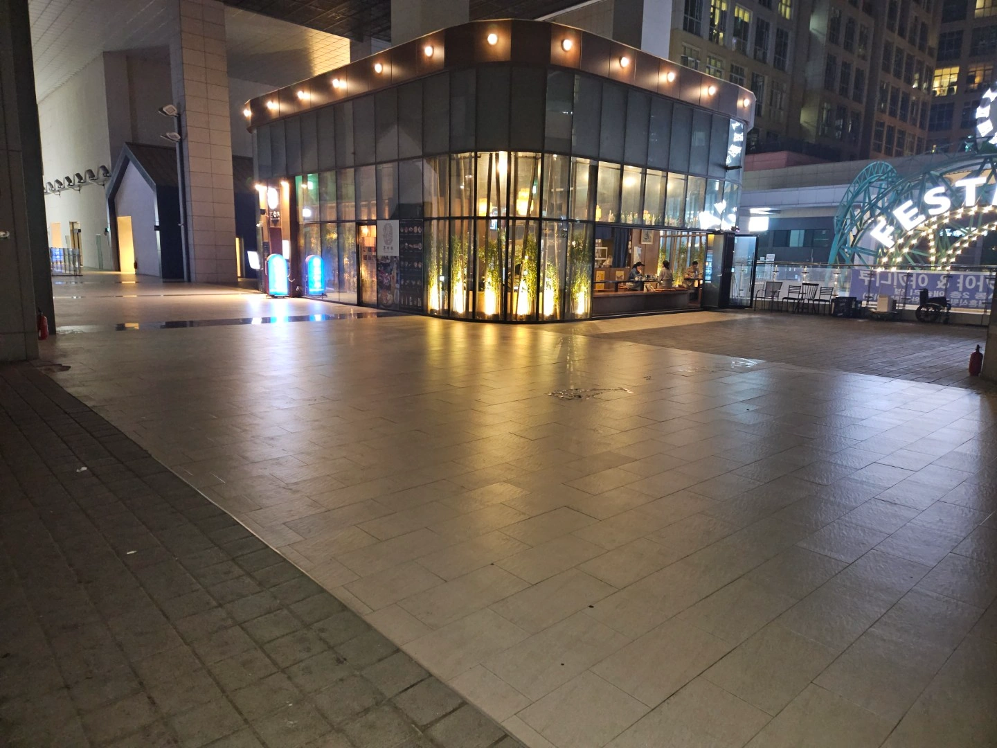 홀서빙 및 주방보조 구합니다
