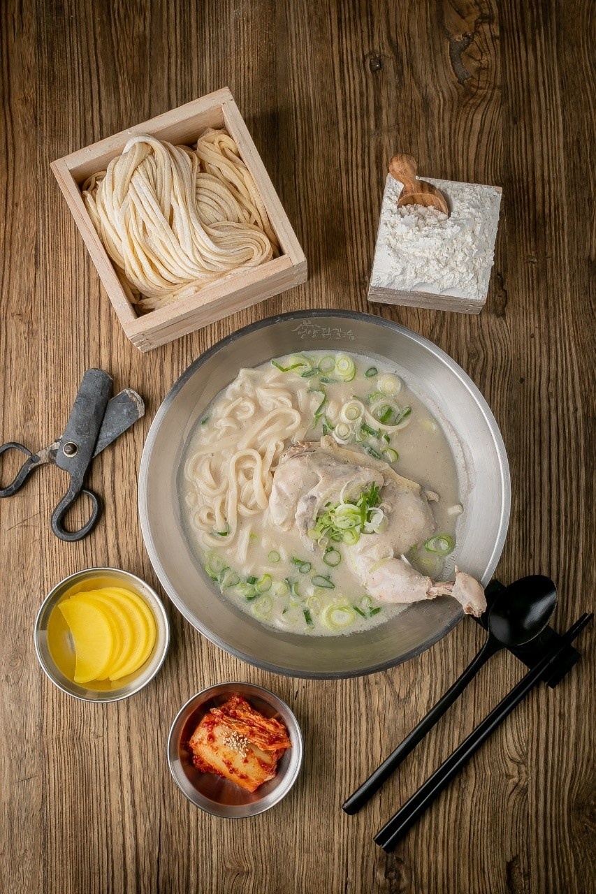 언양닭칼국수 장현점에서 홀 서빙 인원 모집합니다~! 공고 썸네일