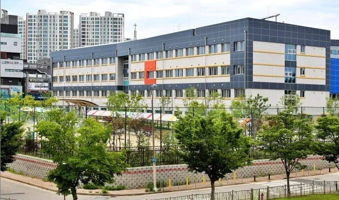 용이중학교 교육공무직원(조리실무사) 대체근로자 채용