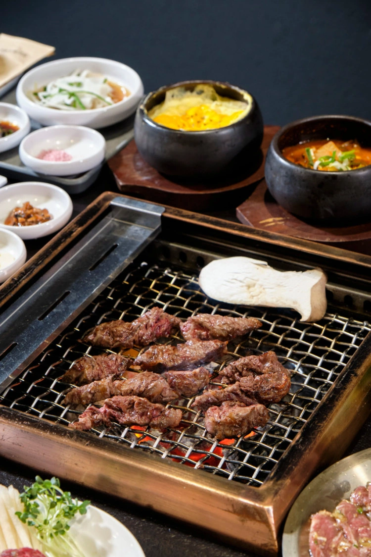 서빙 설거지 주방보조 모집 주6일 근무 일당 10만원.