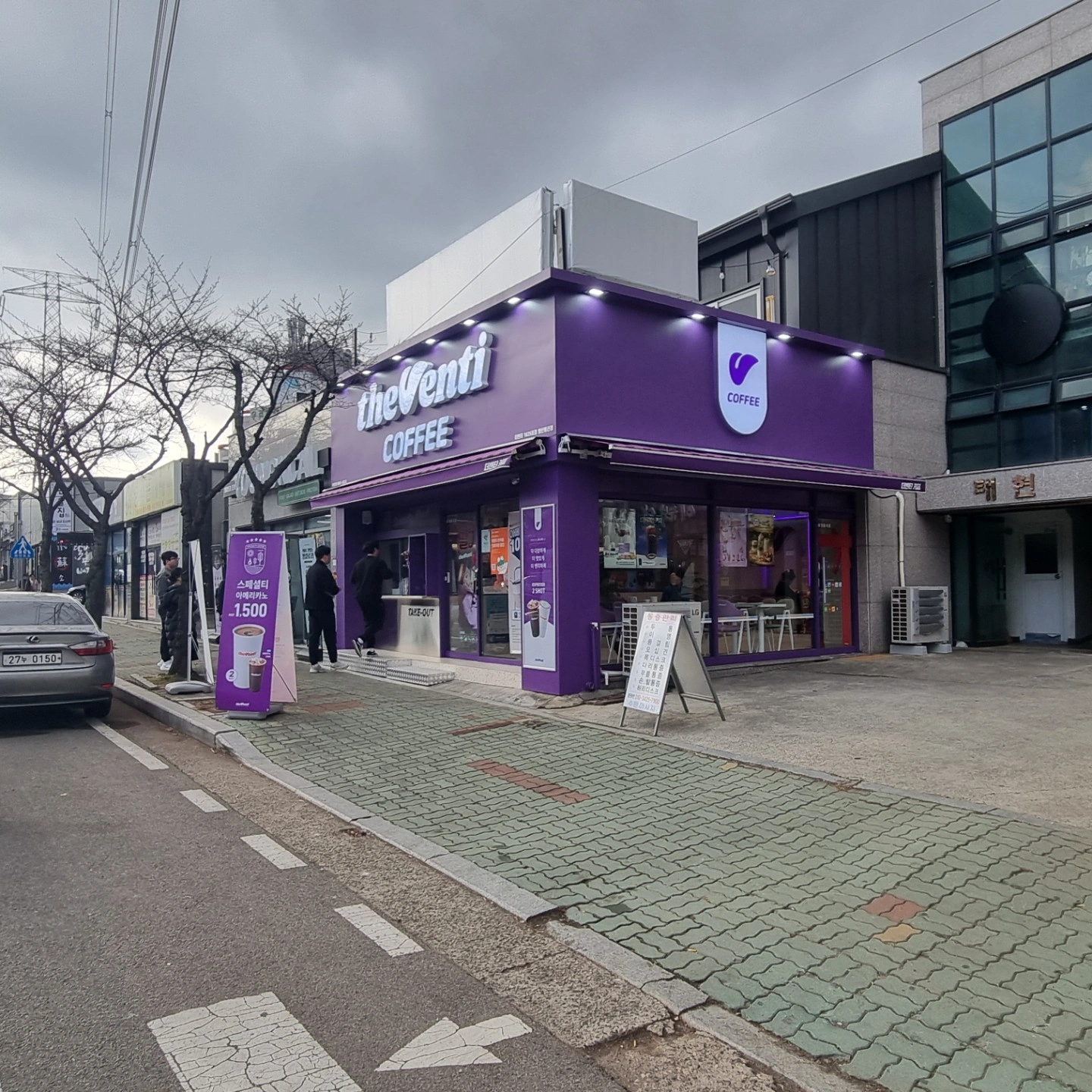 더벤티 카페 알바 구합니다.(평일마감)