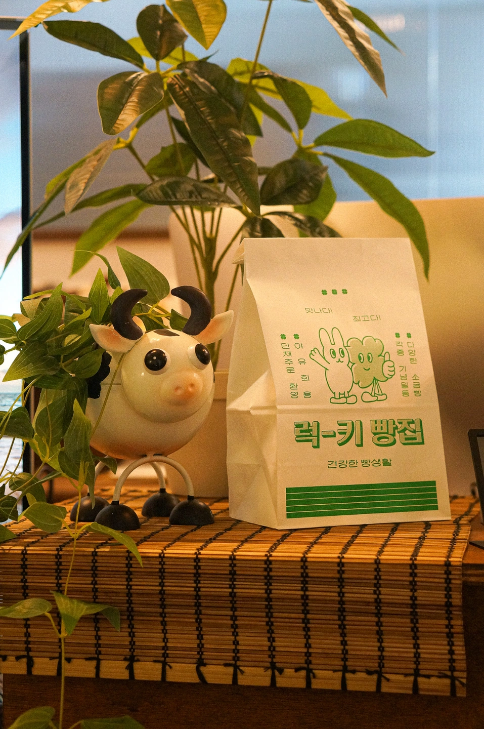 럭키빵집에서 파트타이머를 모집합니다