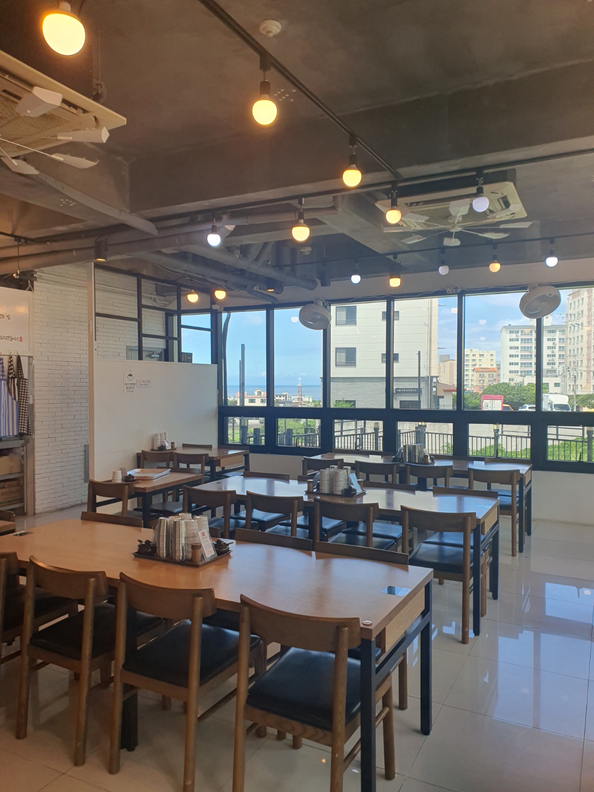 외도  보리해장국 주방보조 구합니다 공고 썸네일