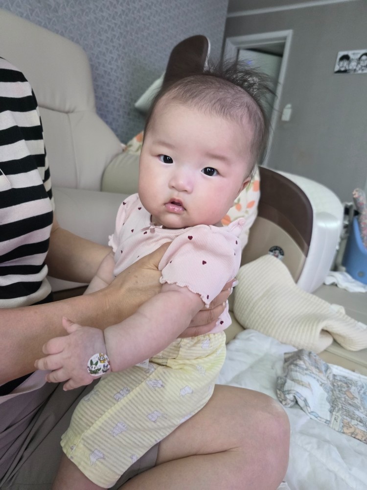 5개월 여아 돌봄 및 가사 공고 썸네일