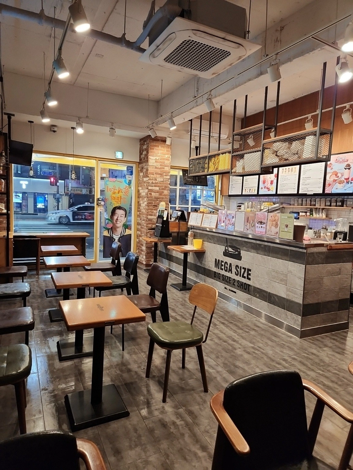 메가커피 신당역점 평일 오픈/미들근무자모집