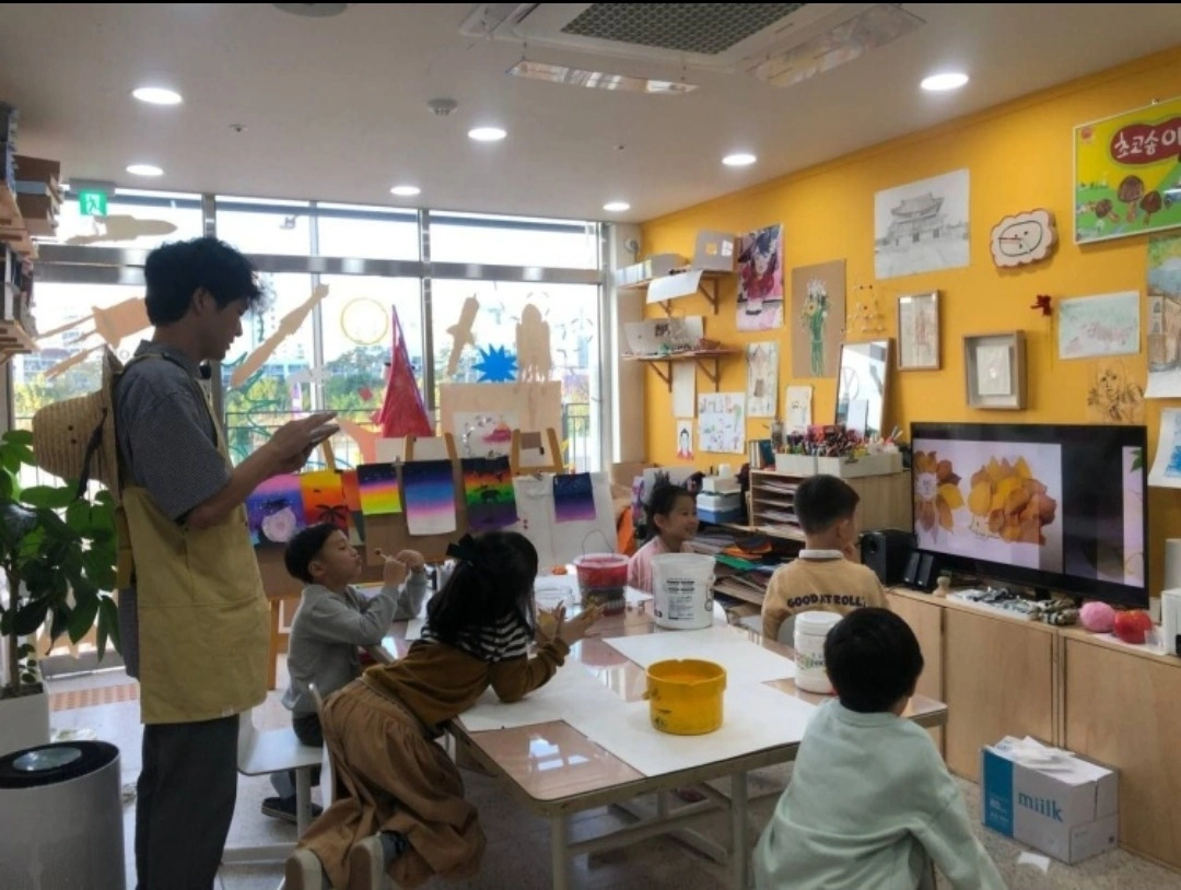 아동미술교습소 보조 선생님을 구합니다.