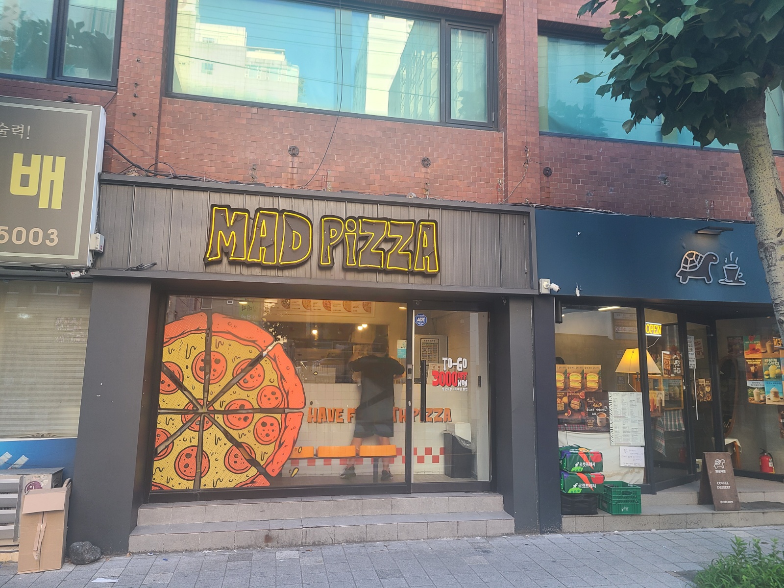 매드피자 서면본점에서 야간직원 구인합니다! 공고 썸네일