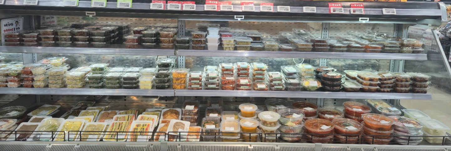 왕지파머스 김밥 반찬 코너