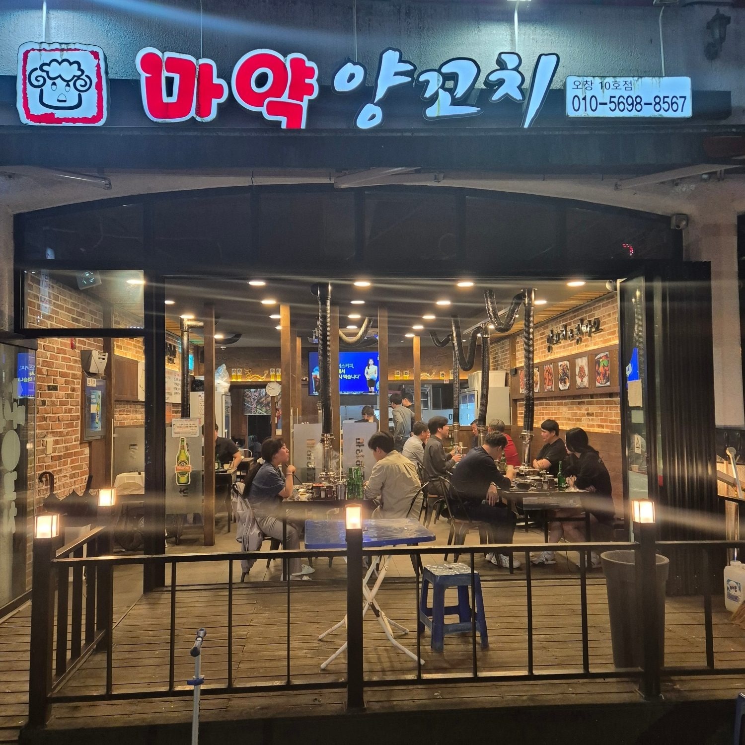 저녁18시부터 21시까지 서빙 알바구합니다 공고 썸네일