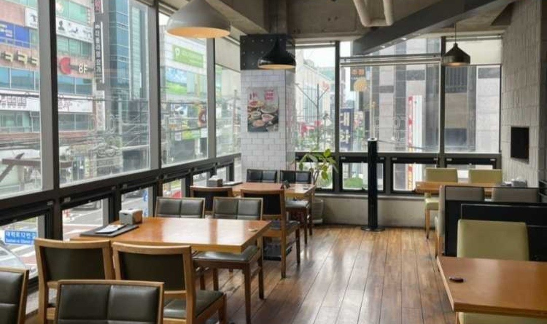 라라코스트 홀서빙 알바 모집!! 공고 썸네일