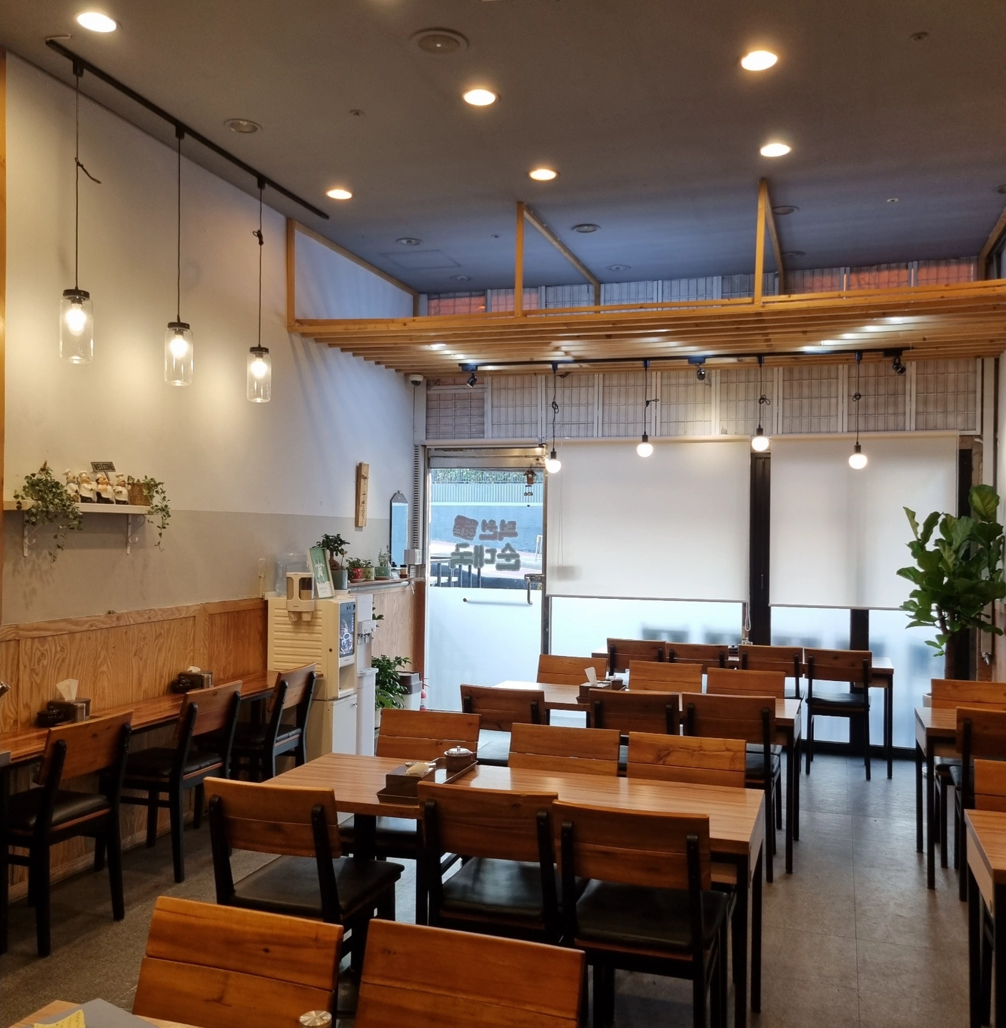 순대국집 함께 일하실 분 모십니다.