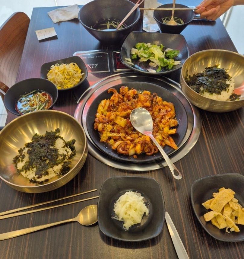 반찬만들고 주방도와주실분(주5일) 구합니다