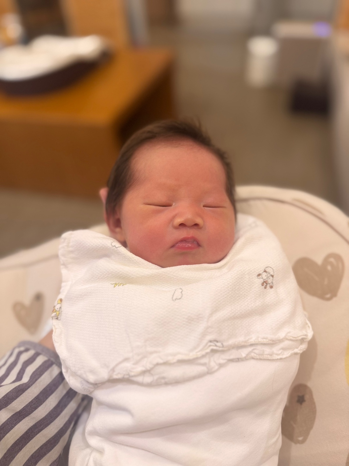 50일 여아 입주 베이비시터님 구합니다. 공고 썸네일
