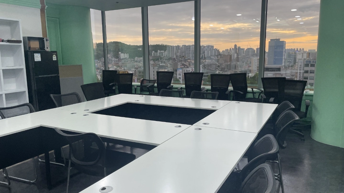 이런날씨엔 이런직장 / 9-6시 사무실