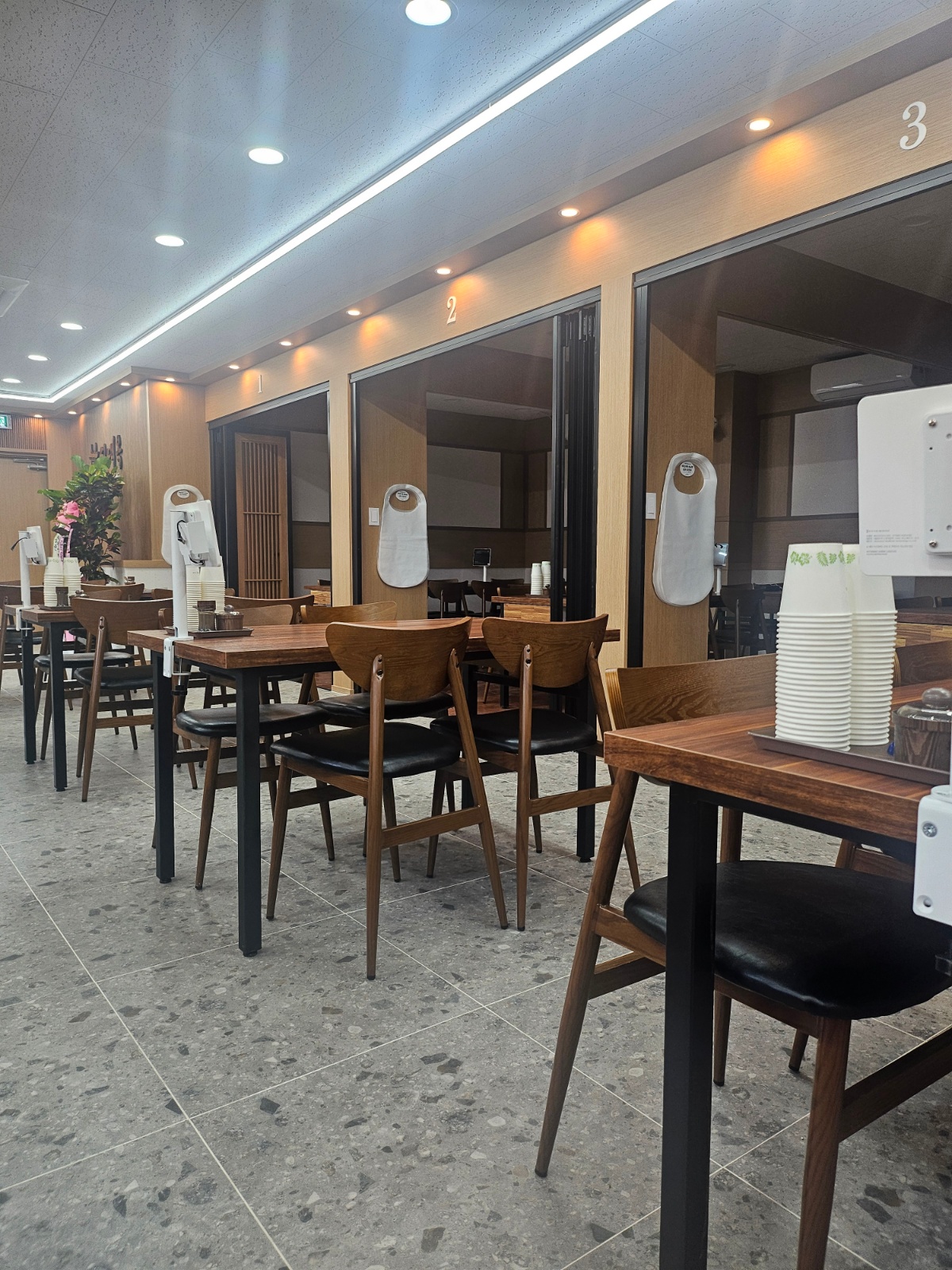 점심시간 홀서빙구합니다 공고 썸네일