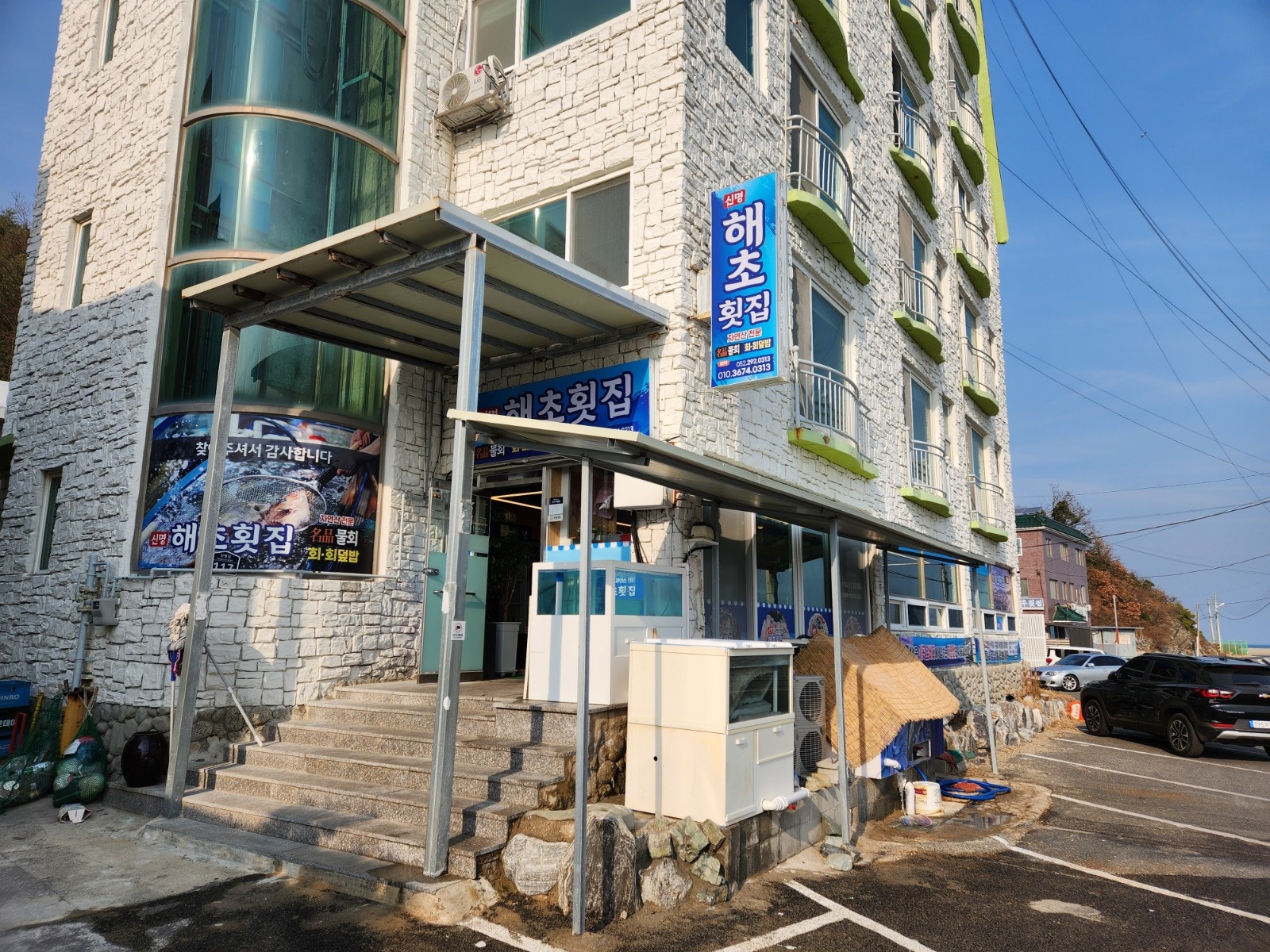 홀서빙1명,주방보조1명 공고 썸네일