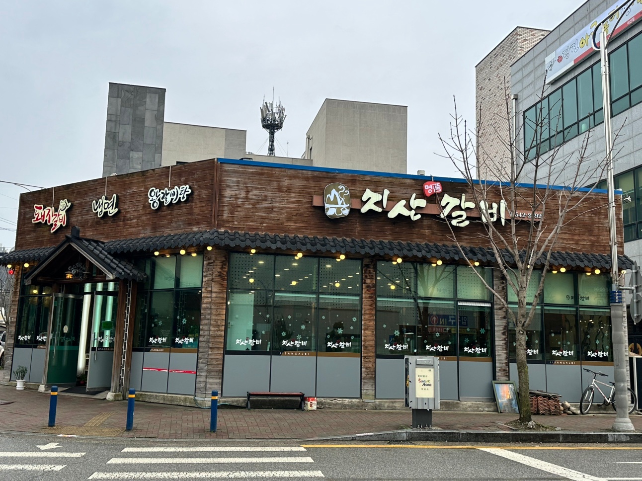 홀서빙 알바 고정으로 하실분 구합니다(화-금) 공고 썸네일