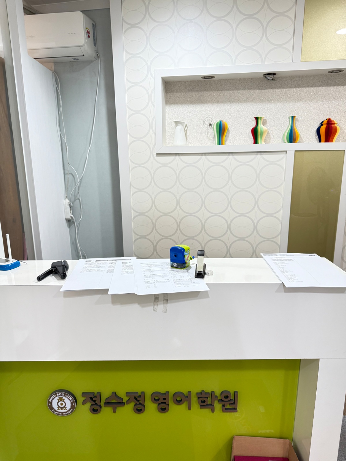 영어학원 수,금 보조선생님 공고 썸네일