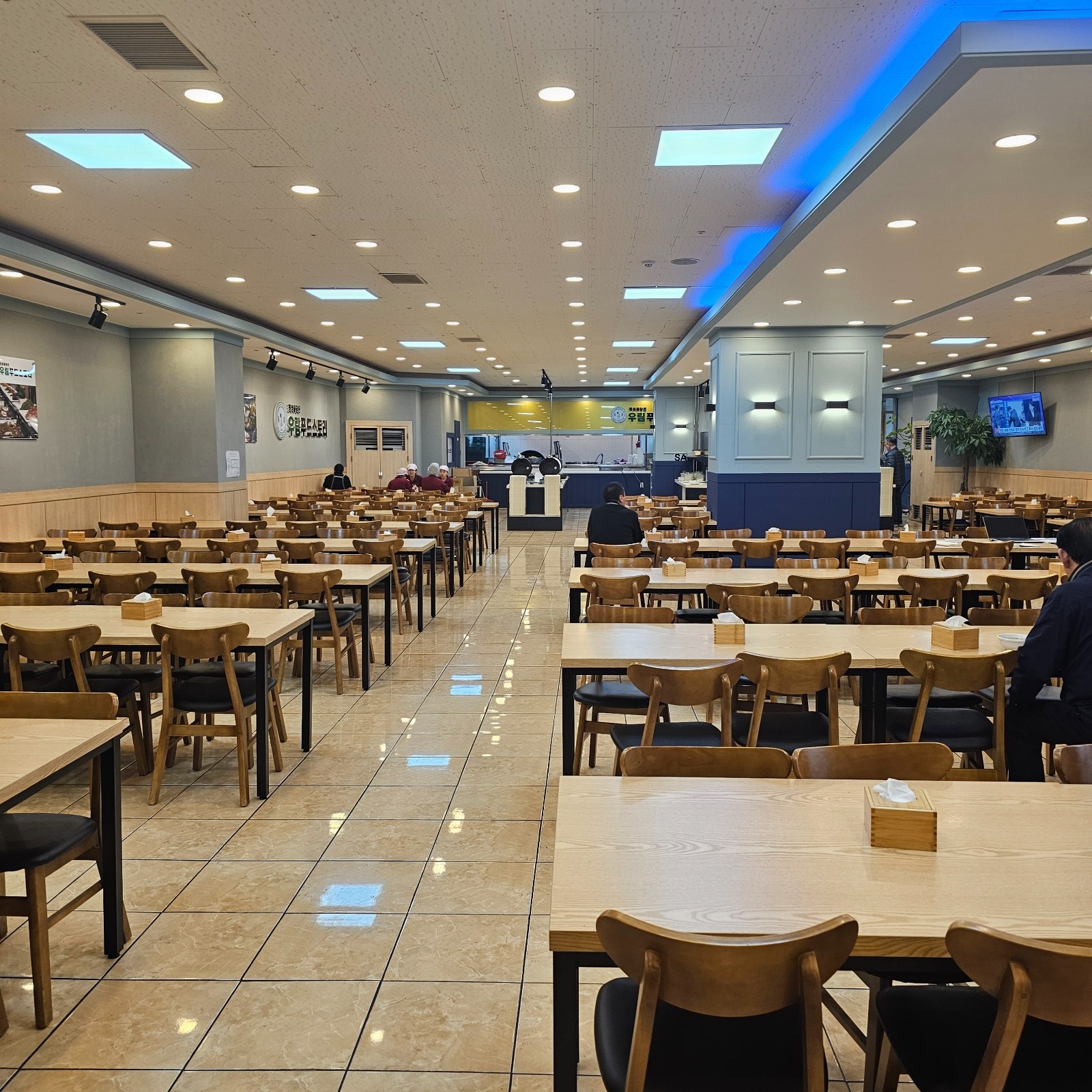 구내식당 홀직원 구합니다 (경험자.군필자) 공고 썸네일