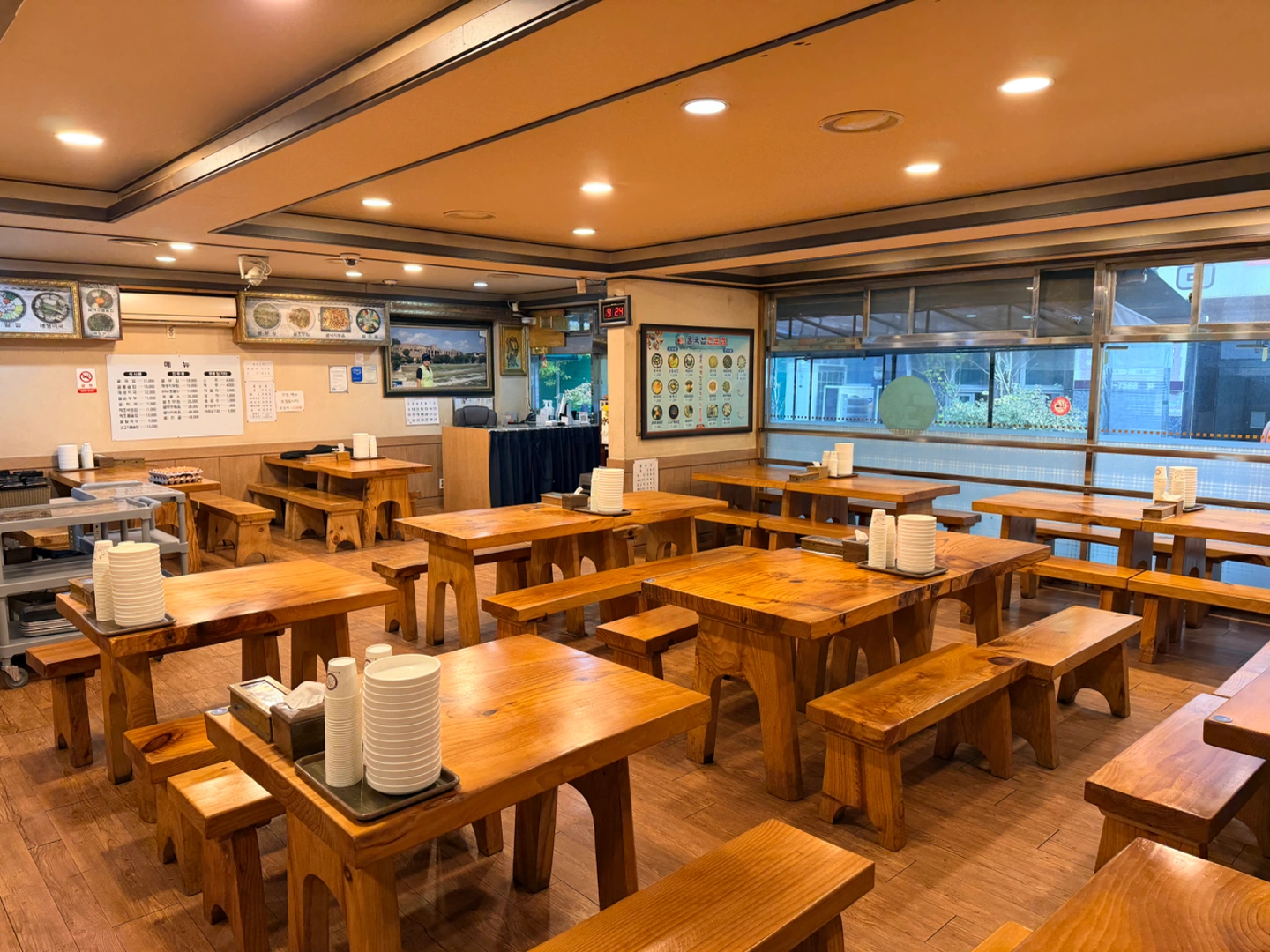 홀서빙 (오래 같이 일하실분)
