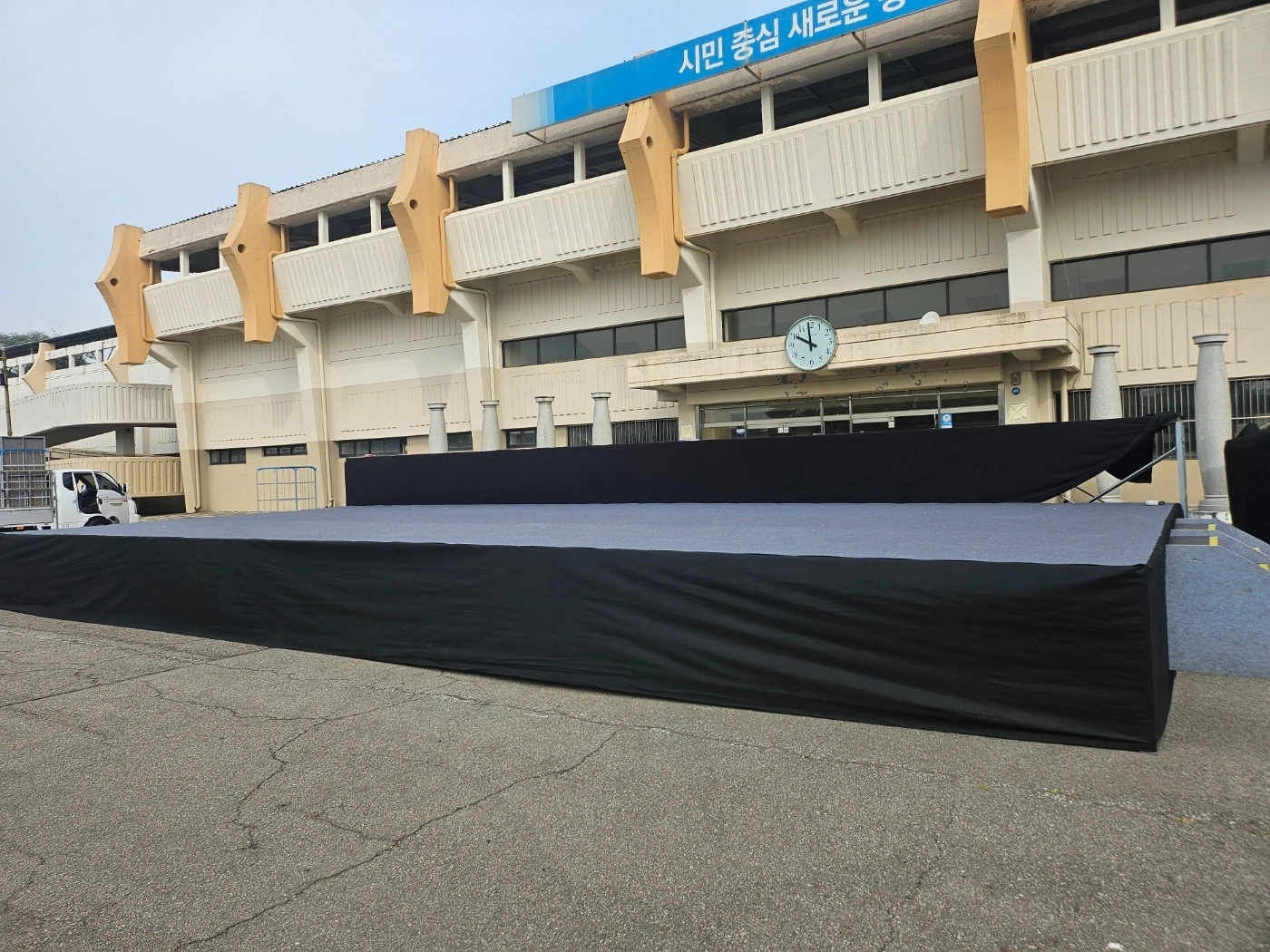 시흥시 신천동쪽 무대영상설치 알바입니다