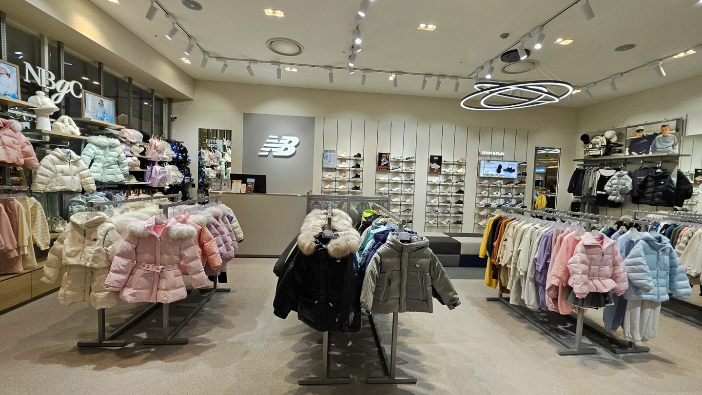 뉴발란스키즈 평일 주말 및 공휴일 알바 구합니다