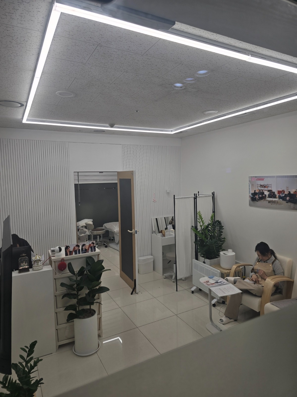 뷰티샵 인포및 sns관리 직원모집 공고 썸네일