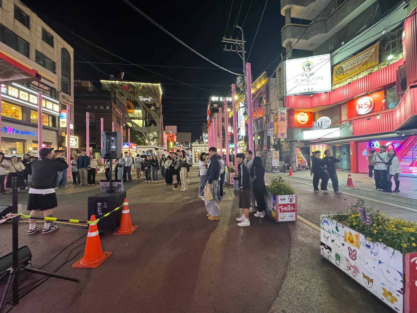 금밤 토밤 홍대 클럽에서 일할 분 구해요~
