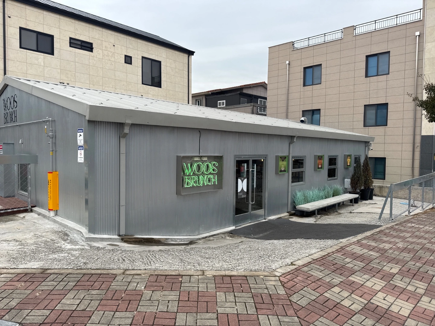 우스브런치 웅천점 주말 아르바이트 구합니다.