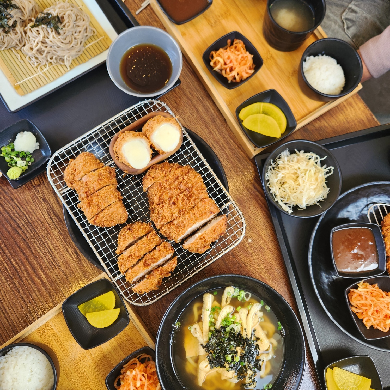 성북돈까스 회정점 홀직원 구인 공고 썸네일