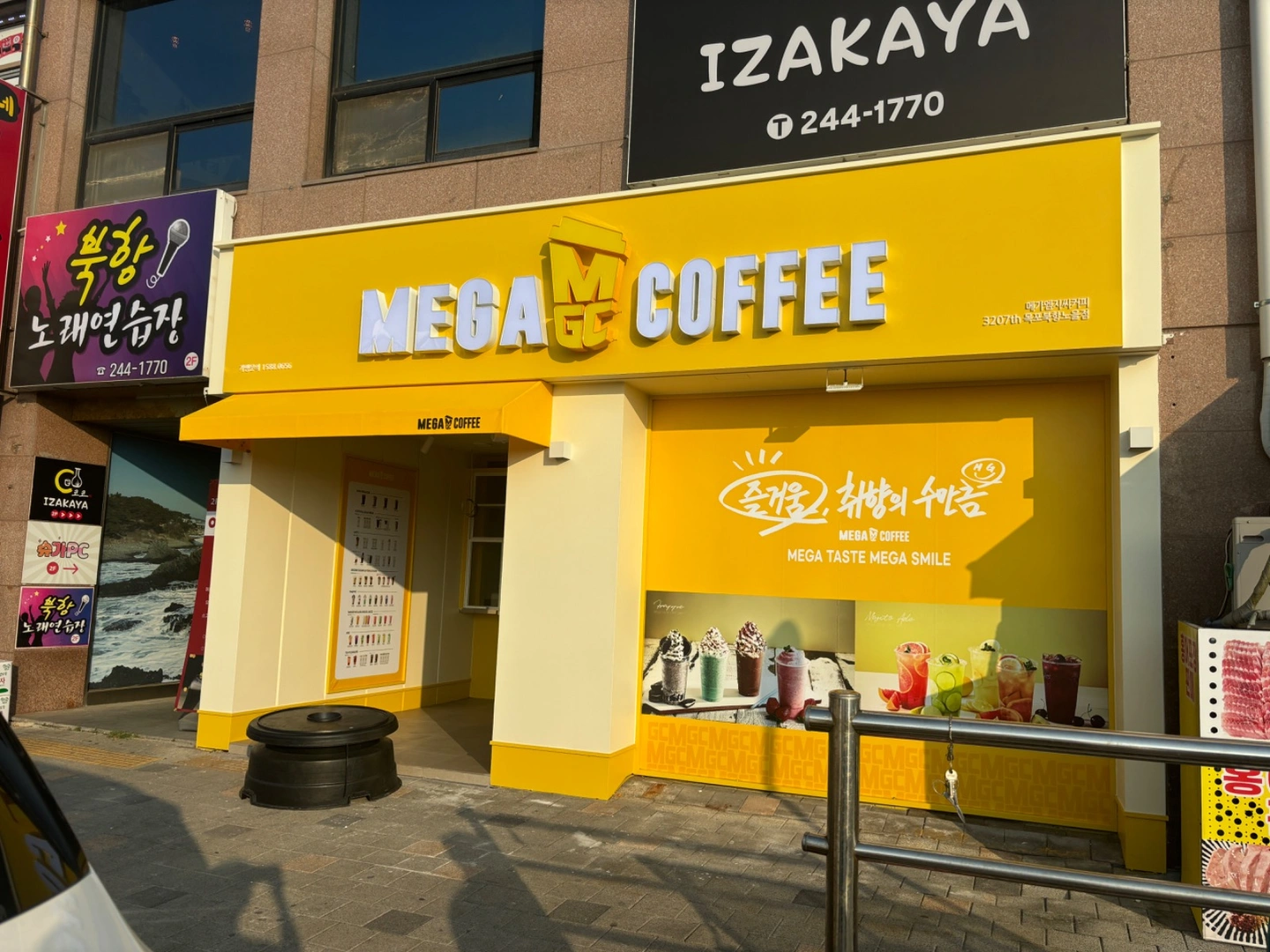 메가커피 목포북항노을점 주말 마감 구합니다:)