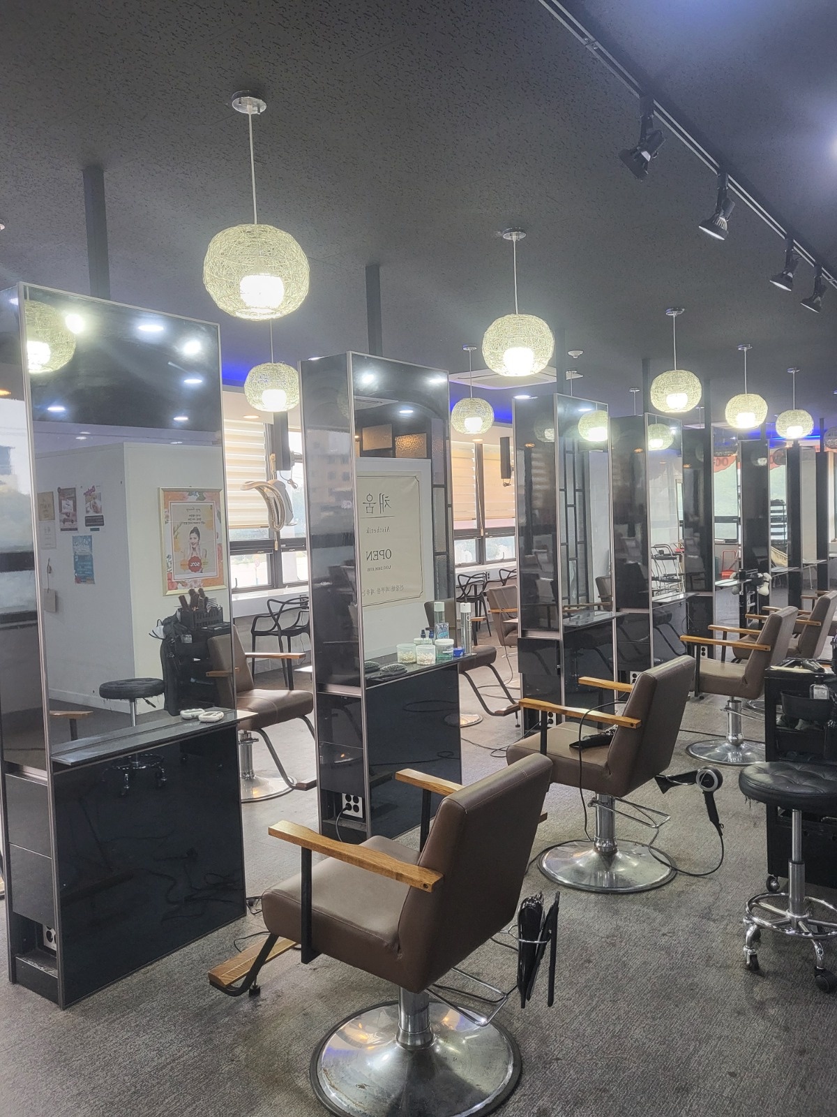 삼화지구 신규 미용실 경력 디자이너,스텝 구합니다. 공고 썸네일