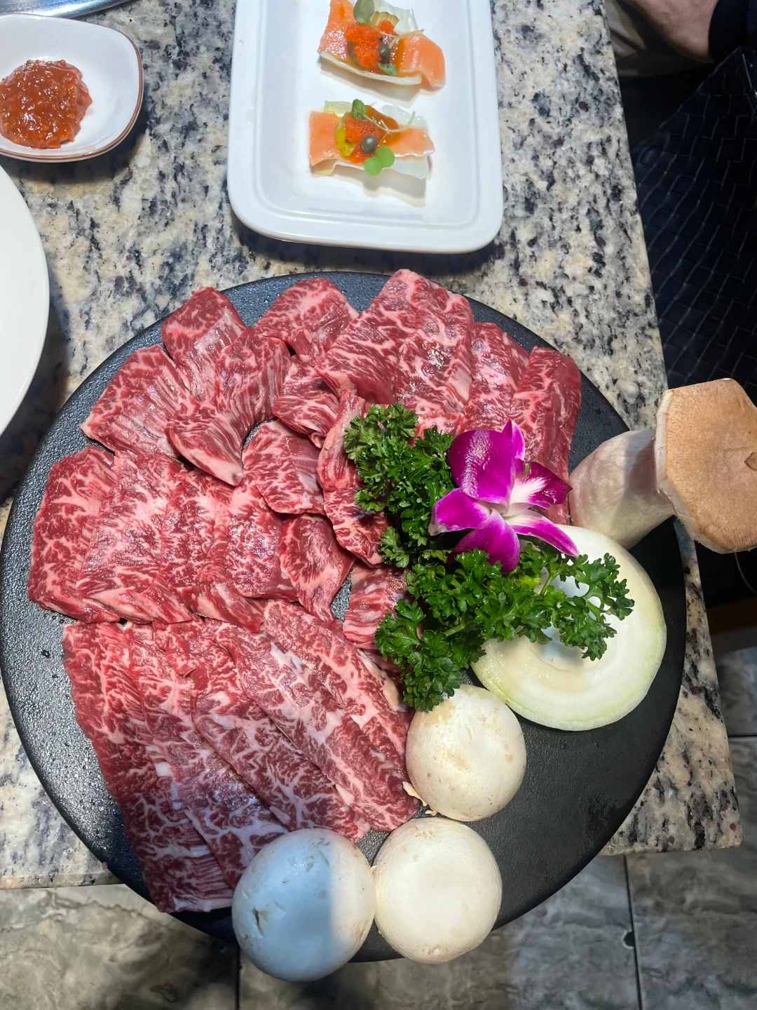한우전문점에서 홀서빙직원구합니다