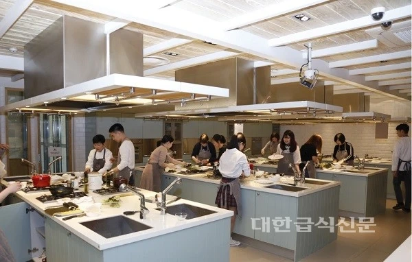 자국 전통요리 가르쳐주실 현지인 선생님 찾아요
