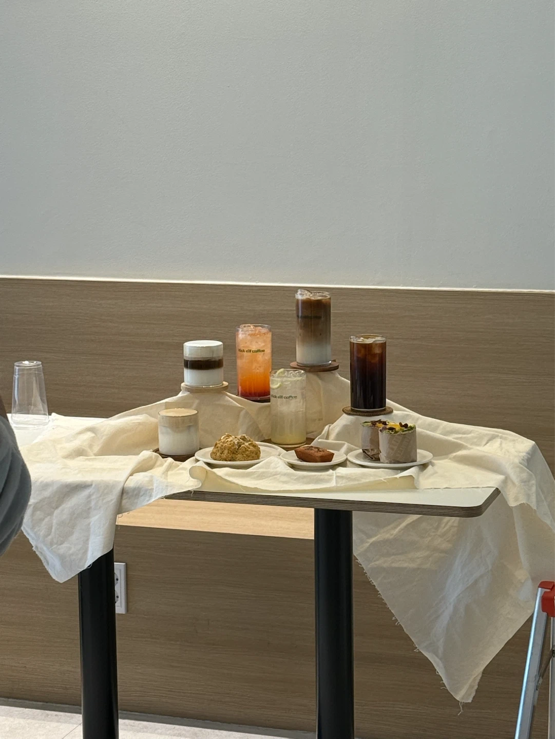 킥오프커피 평일 점심 아르바이트 구합니다