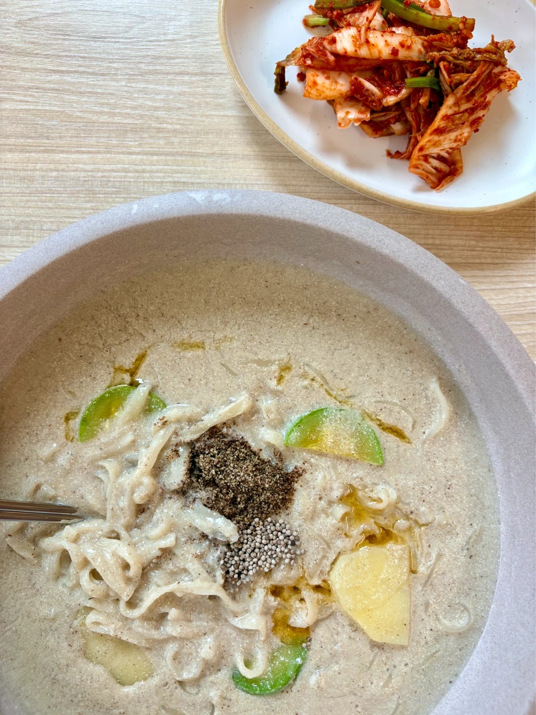 점심 피크 타임 손 빠르고 센스 있는 홀 알바 구합니다