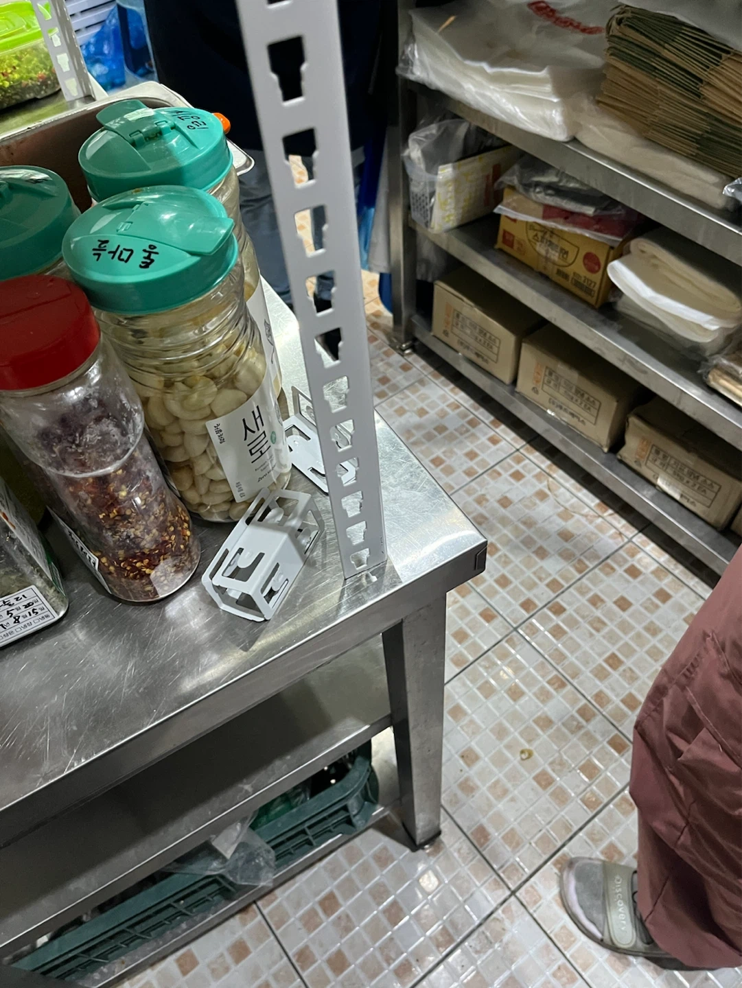 스테인레스 상판 피스 박아주실분