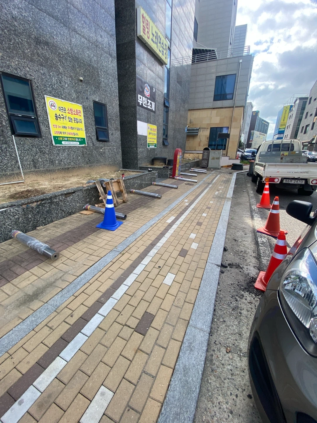 인도 볼라드 설치 보조