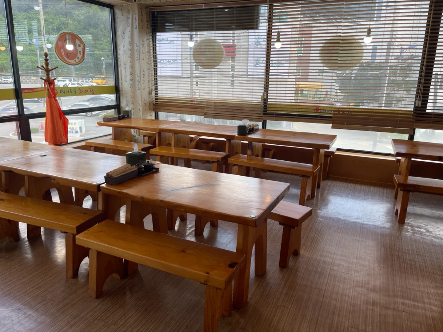 식당 홀서빙 주7일 일5시간 (11~4시) 구합니다