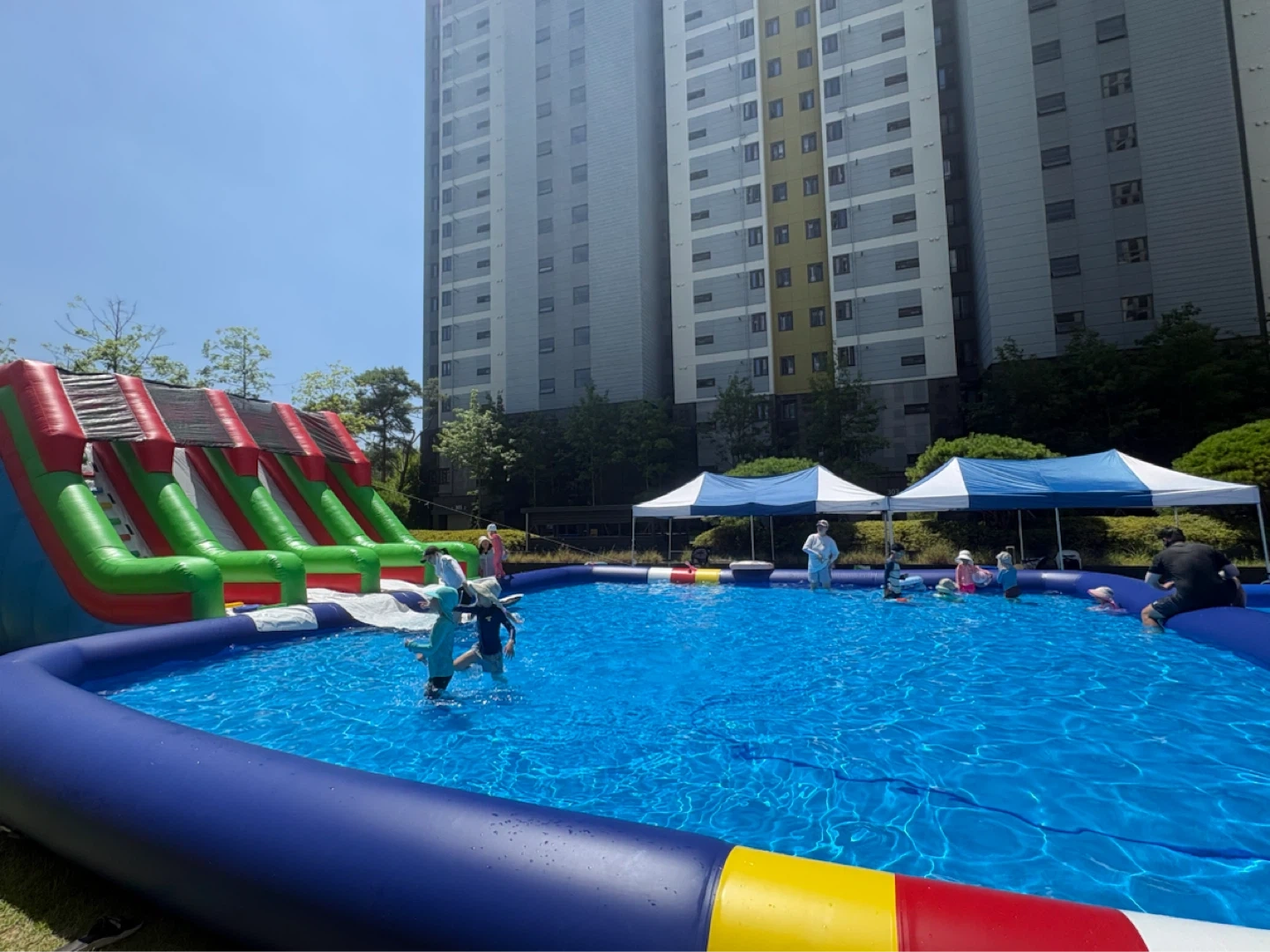 오늘 1시 ~ 5시 아파트 물놀이장 안전요원 구합니다그